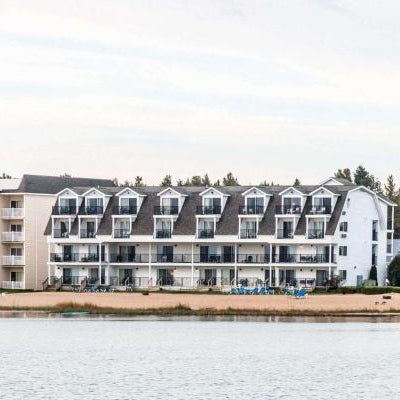 Quality Inn & Suites Mackinaw City Beachfront Thumbnail