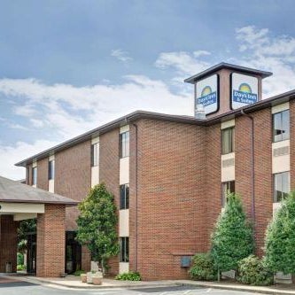 Days Inn & Suites by Wyndham Hickory Thumbnail