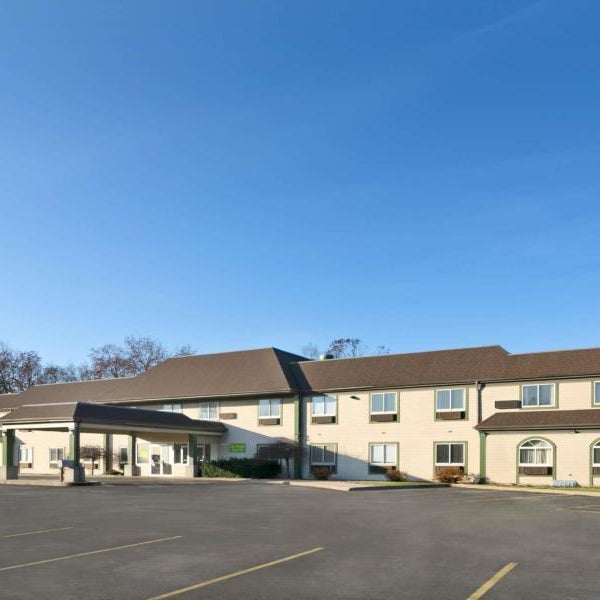 Econo Lodge Whitehall Near Michigan's Adventure Thumbnail