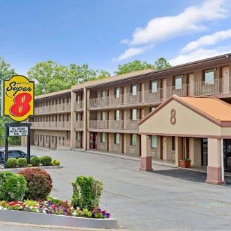 Super 8 by Wyndham Laurel Thumbnail