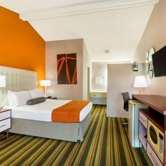 Howard Johnson by Wyndham Phoenix Airport/Downtown Area Thumbnail