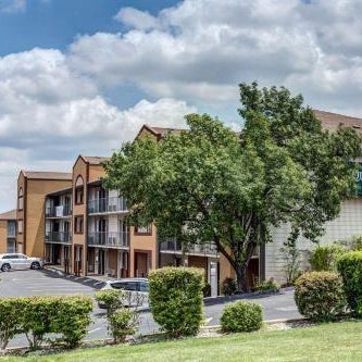 Quality Inn West Thumbnail