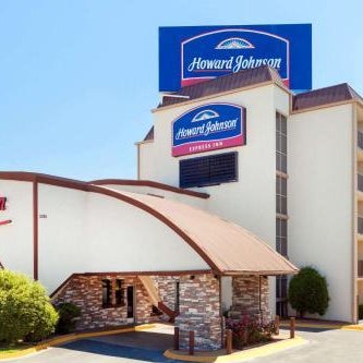 Howard Johnson by Wyndham Arlington Ballpark / Six Flags Thumbnail