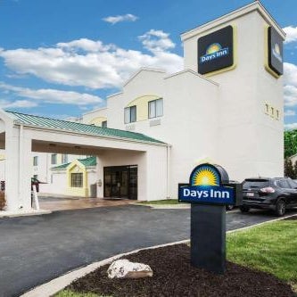 Days Inn by Wyndham Blue Springs Thumbnail