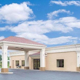Super 8 by Wyndham Danville Thumbnail