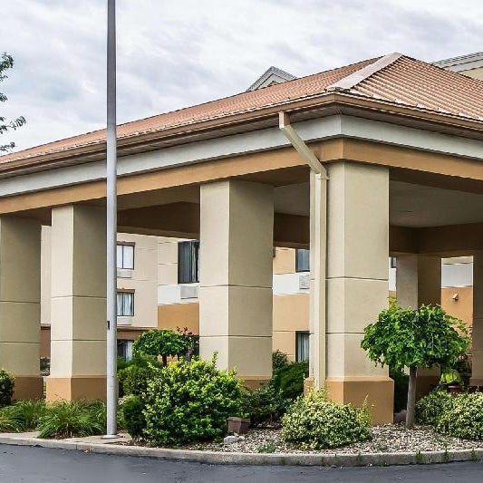 Quality Inn & Suites Evansville Thumbnail