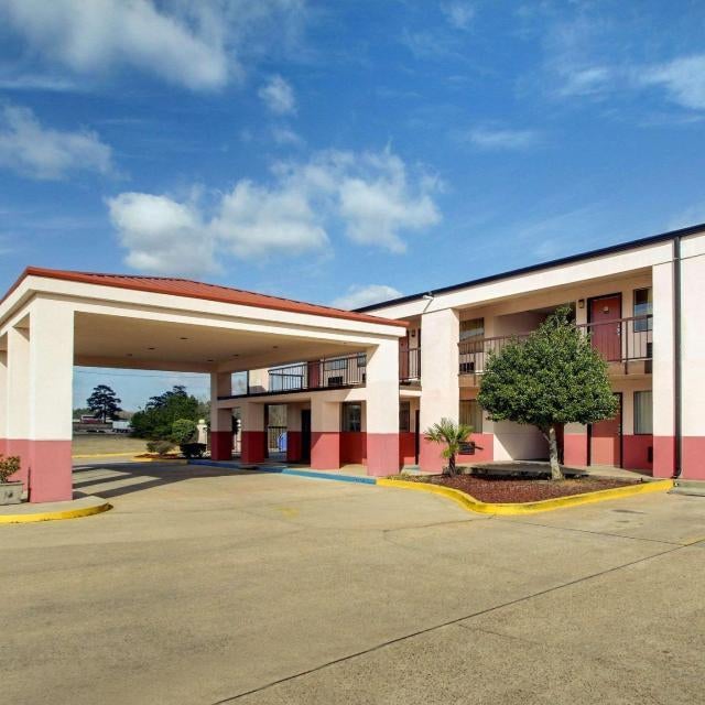 Econo Lodge Inn & Suites Forest Thumbnail