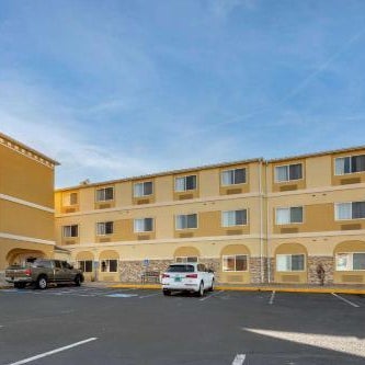 Comfort Inn & Suites Alameda at Albuquerque Balloon Fiesta Park Thumbnail