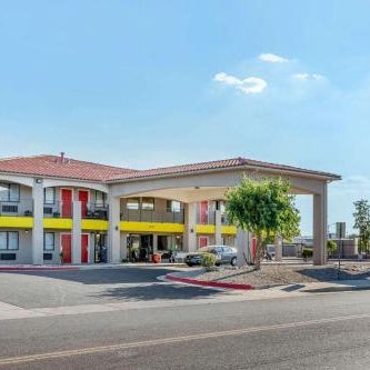 Econo Lodge West - Coors Blvd Thumbnail