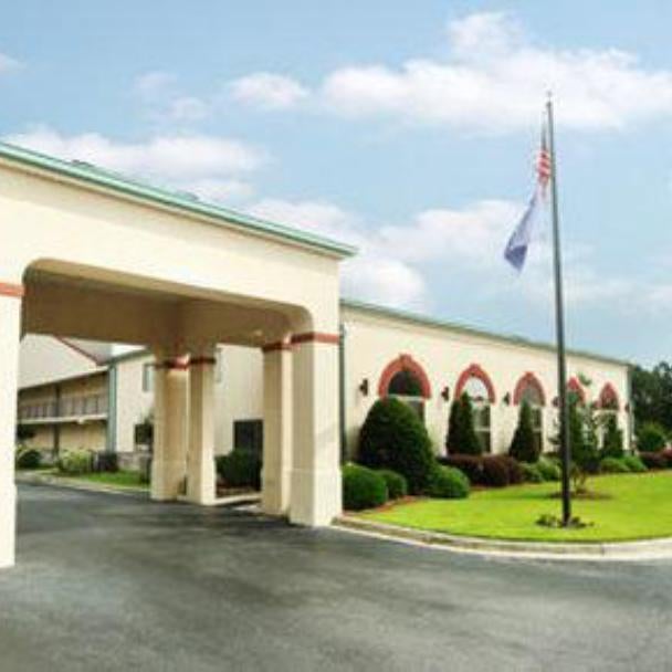 Days Inn & Suites by Wyndham Columbia Airport Thumbnail