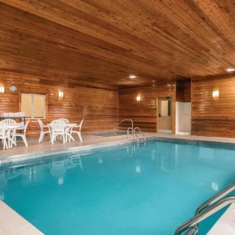 Country Inn & Suites by Radisson, Dakota Dunes, SD Thumbnail