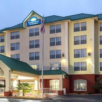Days Inn & Suites by Wyndham Tucker/Northlake Thumbnail