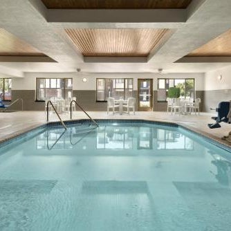 Country Inn & Suites by Radisson, St. Cloud West, MN Thumbnail