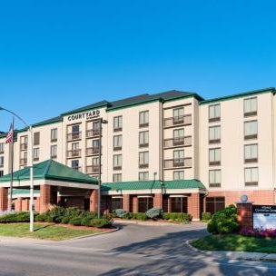 Courtyard by Marriott Bloomington Thumbnail