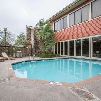 Howard Johnson by Wyndham Merrillville Thumbnail