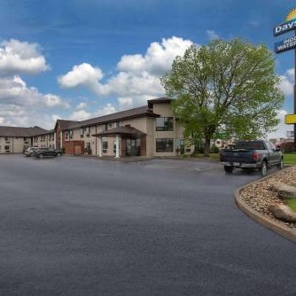Days Inn by Wyndham Mitchell SD Thumbnail
