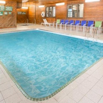 Days Inn & Suites by Wyndham Davenport East Thumbnail