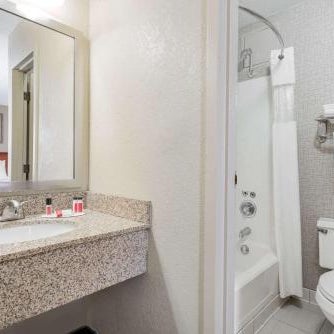 Days Hotel by Wyndham University Ave SE Thumbnail