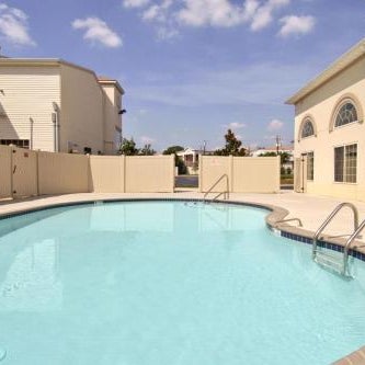 Days Inn & Suites by Wyndham Cherry Hill - Philadelphia Thumbnail