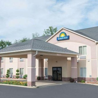 Days Inn by Wyndham Sullivan Thumbnail