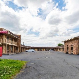 Econo Lodge & Suites Brinkley Thumbnail