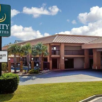 Quality Inn & Suites near Robins Air Force Base Thumbnail