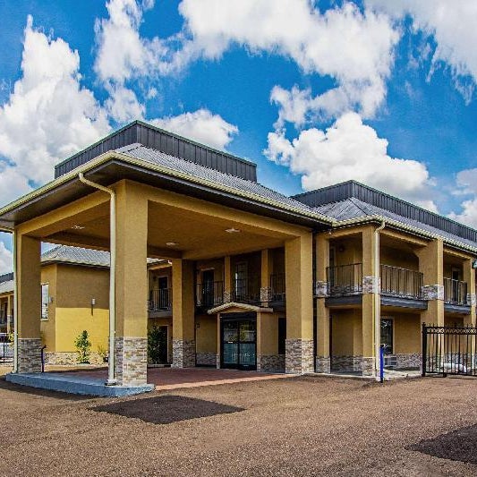 Super 8 by Wyndham Jackson MS Near the Fairgrounds Thumbnail