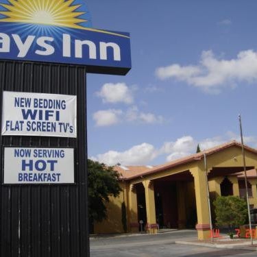 Days Inn by Wyndham Carlsbad Thumbnail
