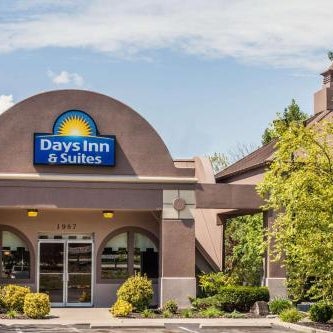 Days Inn & Suites by Wyndham Lexington Thumbnail