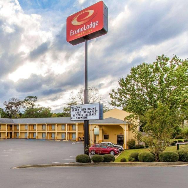 Econo Lodge Inn & Suites Evergreen Thumbnail