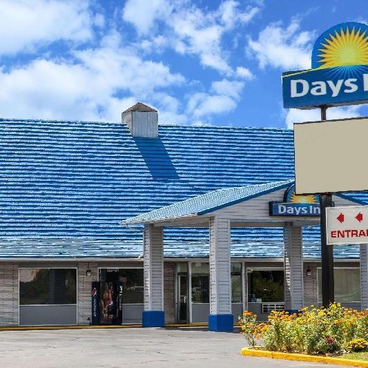 Days Inn by Wyndham Seymour Thumbnail