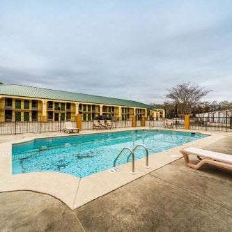 Days Inn by Wyndham Atmore Thumbnail