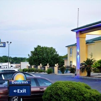 Days Inn by Wyndham Montgomery Thumbnail