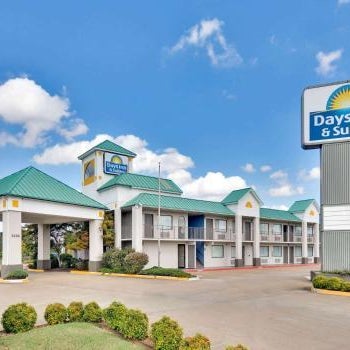 Days Inn & Suites by Wyndham Bentonville Thumbnail