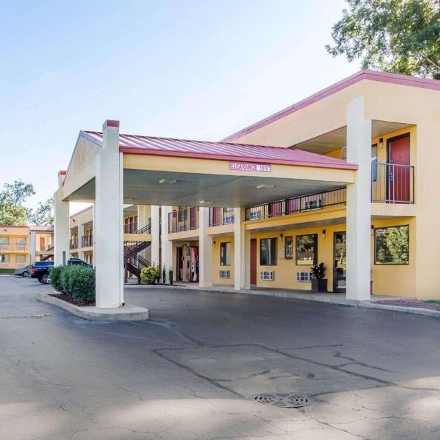 Econo Lodge Lanett Thumbnail