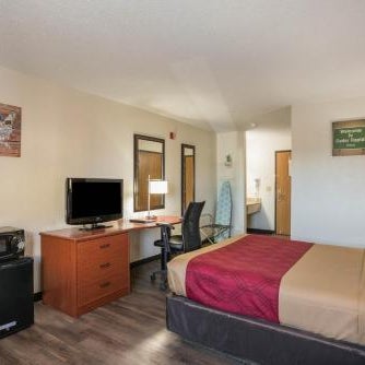 Econo Lodge Cedar Rapids Thumbnail