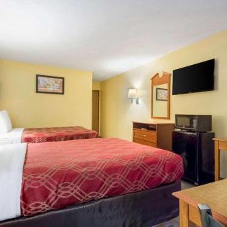 Econo Lodge Lansing - Leavenworth Thumbnail