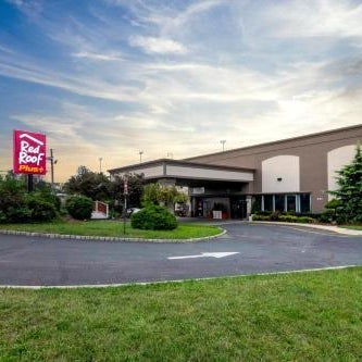 Red Roof PLUS+ Newark Liberty Airport - Carteret Thumbnail