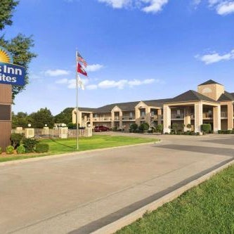 Days Inn & Suites by Wyndham Stuttgart Thumbnail