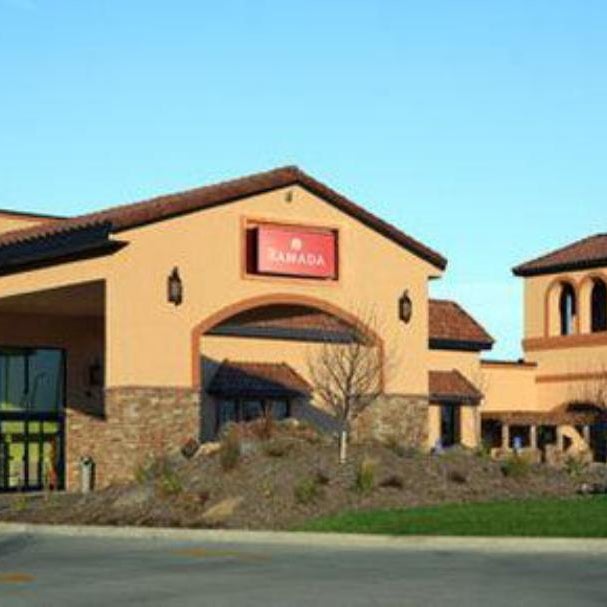 Ramada Tropics Resort & Conf Center by Wyndham Des Moines Thumbnail