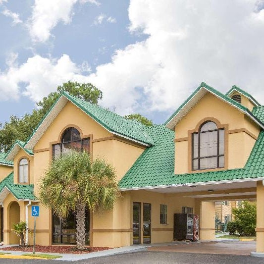 Howard Johnson by Wyndham Dothan Thumbnail