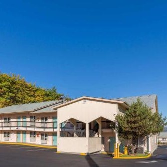 Howard Johnson by Wyndham Roseburg Thumbnail