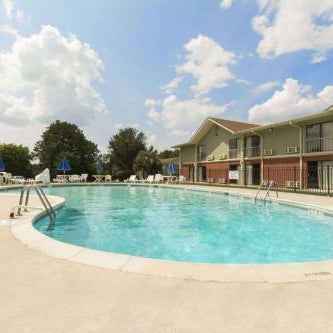 Howard Johnson by Wyndham Beaufort/Parris Island Thumbnail