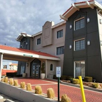 La Quinta Inn & Suites by Wyndham Albuquerque Airport Thumbnail