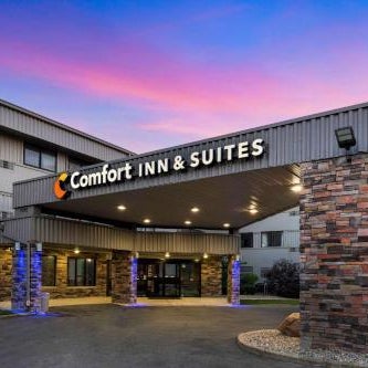 Comfort Inn & Suites North At The Pyramids Thumbnail