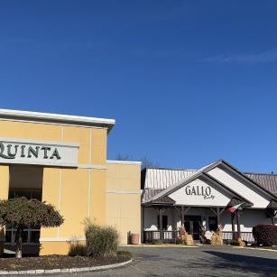 La Quinta Inn & Suites by Wyndham Danbury Thumbnail