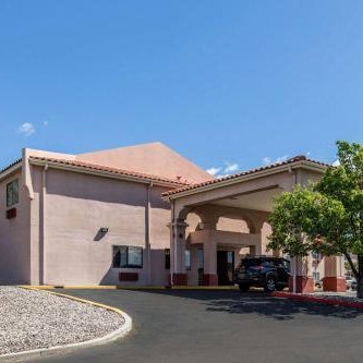 Quality Inn & Suites Albuquerque North near Balloon Fiesta Park Thumbnail