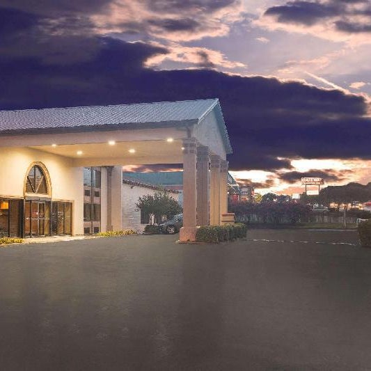 Super 8 by Wyndham Oxford Thumbnail