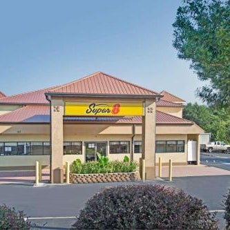 Super 8 by Wyndham Suwanee Thumbnail