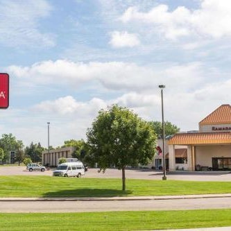 Ramada by Wyndham Sioux Falls Airport - Waterpark & Event Center Thumbnail